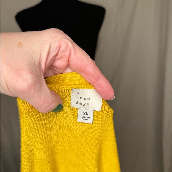 Gold long carigan - Picture 3 of 4